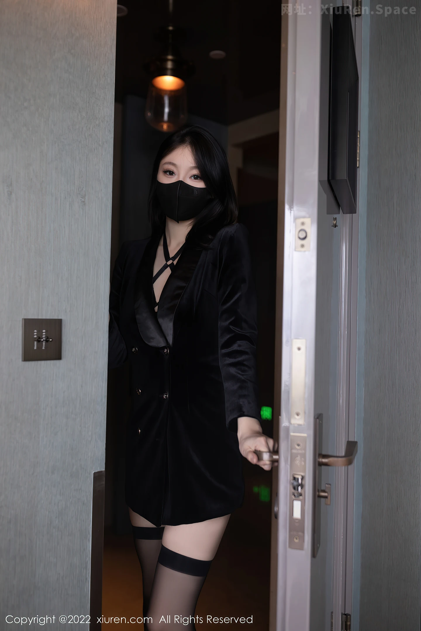 图片[2]-[XiuRen秀人网] VOL.5442 模特安然anran广州-云南旅拍黑色情趣内衣配超薄黑丝诱惑写真83P-秀人网官方网站